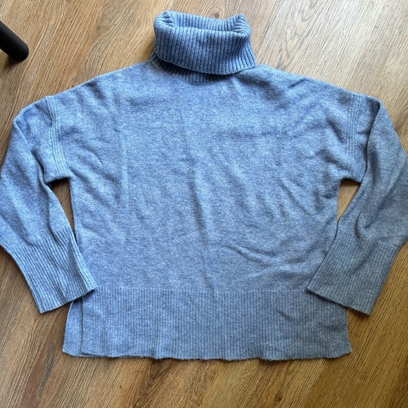 J. Crew Blue turtleneck oversized sweater, wool and alpaca, size XS, light blue - Picture 6 of 6